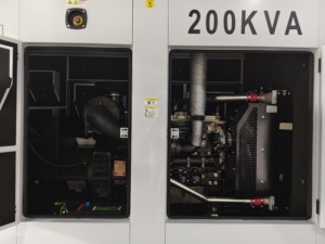 Générateur diesel super silencieux Guangzhou Electricity Equipment Perkins série 1106a, 200 kVA 160 kW, pour mode de fonctionnement en veille, idéal pour appartement - Product Image 3