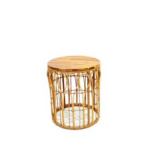 Table basse tendance, écologique et durable, avec plateau en bois et structure en fer, design moderne et minimaliste pour le mobilier de salon - Product Image 1