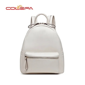 Zaino da <span class=keywords><strong>Donna</strong></span> in Ecopelle Bianca Naturale Impermeabile, Elegante e Resistente, con Borchie, <span class=keywords><strong>Bianco</strong></span> e Rosso, OEM all'Ingrosso - Product Image 4