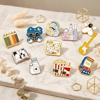 Vente directe usine : Badges scolaires, artisanat métallique exquis, épinglette personnalisée en fer plaqué or en forme de cœur de 1,75 pouce