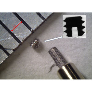 Système de mesure métrique Taille de filetage M0.6 Vis à métal spéciales en acier inoxydable à tête plate - Product Image 1