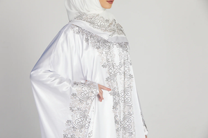 Abaya blanca elegante personalizada para Ramadán, vestido musulmán para mujer, abaya con mangas holgadas, abaya de satén blanco de lujo con adornos, Farasha abierta. - Product Image 3