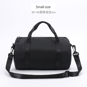 Sac de voyage pliable en nylon imperméable avec logo personnalisé, fermeture éclair, léger, pour les sports de plein air et la salle de sport - Product Image 3