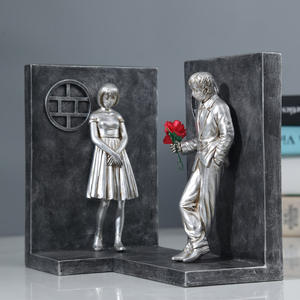 Banksy ha ispirato la moderna decorazione per l'home Office stile nordico statua e porta libri in resina scultura libro regalo per gli amanti dell'arte - Product Image 3