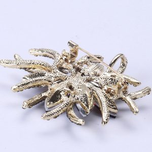 Broche de Flor de Cristal com Pétalas Marquise e Varetas de Strass Curvas para Lapela de Casaco Feminino, 54x52mm, Azul Borgonha - Product Image 4