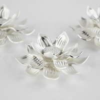 Blackhorsegifts Sculpture de fleur de lotus en métal plaqué argent personnalisable, modèle de petite sculpture, couleur personnalisée, logo, boîte cadeau pour la maison