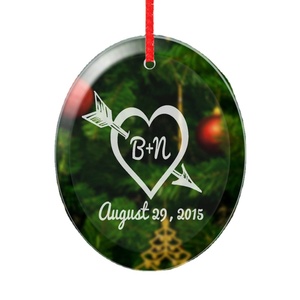 Ornamenti in vetro trasparente di natale forma ovale con nome di incisione personalizzata - Product Image 1