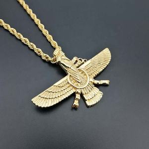 Pendentif en or Ahura Mazda Zoroastrian Farvahar Wing, collier pour homme en or persan achéménide, bijoux - Product Image 1