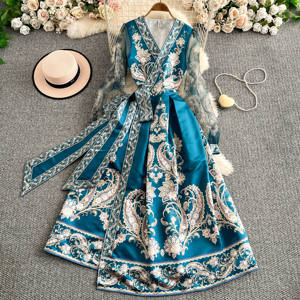 Gaun Pesta Elegan Wanita Vintage Bermotif Bunga Kerah V Lengan Lonceng - Gaun Malam Bohemian Wanita dengan Ikat Pinggang - Product Image 3