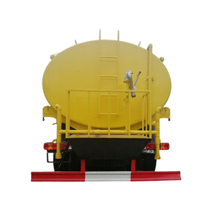 Camion-citerne Sinotruk HOWO 6x4 371 ch avec moteur diesel, réservoir d'eau de 20 m3, transmission manuelle, norme d'émission Euro 2 et vitesse de 90 km/h - Product Image 6