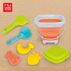 Kit per Costruire Castelli <span class=keywords><strong>di</strong></span> <span class=keywords><strong>Sabbia</strong></span> HW, Giocattolo da Spiaggia e Outdoor in Plastica Morbida con Secchiello, Annaffiatoio e Stampi per Bambini - Product Image 5