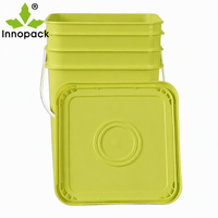 Seau carré en plastique de 5 gallons (20 litres) de qualité alimentaire avec couvercle et poignée