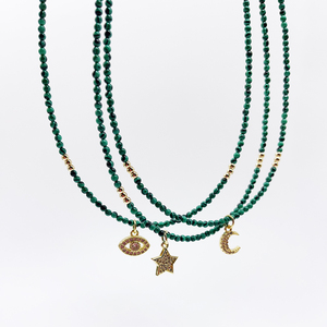 Collana Girocollo Unisex Trendy con Ciondoli a Forma di Luna Crescente e Ali di Stella con Strass di Quarzo, Placcata in Oro 14K - Product Image 5