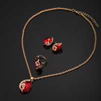 Montres pour femmes LP44, design créatif, cadran triangulaire, montre-bracelet pour femmes, collier, boucles d'oreilles, bagues, ensemble de quatre pièces, cadeaux pour femmes