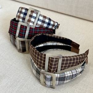 عصابة رأس كورية جديدة بنمط الكلية الكلاسيكي مع مشبك مربعات، إكسسوار أنيق بني اللون للخريف والشتاء - Product Image 3