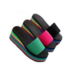 Arc-en-ciel compensé décontracté doux antidérapant extérieur femmes plate-forme sandales plage toboggan pantoufles - Product Image 1