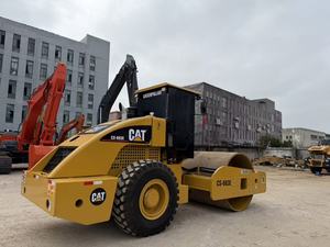Compacteur à tambour lisse d'occasion CAT CS683E, rouleau vibratoire Caterpillar CS-683E, compacteur routier d'occasion pour la construction routière - Product Image 2