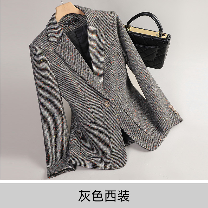 Gray suit with cotton padding