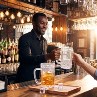 Gobelet à bière en PS incassable, durable, monocouche, transparent, réutilisable, avec poignée, pour bar, hôtel, complexe hôtelier