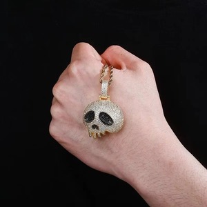 Collier pendentif hip-hop en moissanite de bonne qualité pour hommes et femmes, idéal pour les soirées en club et les événements, disponible à la vente - Product Image 3