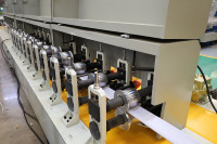 Machine de formage à rouleaux de haute précision pour roulements de moteur, idéale pour les lames de volets roulants et les tuiles en acier galvanisé