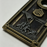 Plaque vintage en bronze avec relief de la levée du drapeau d'Iwo Jima et du pieuvre Kraken, pièce de collection marine