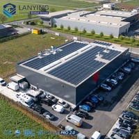 Entrepôt en structure acier intégrée avec panneaux solaires photovoltaïques résistants aux intempéries, toit galvanisé anti-corrosion pour l'industrie