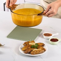 Tapis de protection en silicone résistant à la chaleur, motif nid d'abeille antidérapant, support polyvalent pour casseroles chaudes, protège-table de cuisine avec trou de suspension