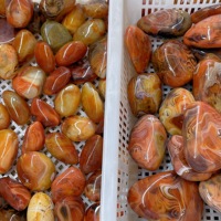 Pierre de méditation en agate rouge sardonyx naturelle de forme libre pour la guérison, collection et cadeau – Vente en gros