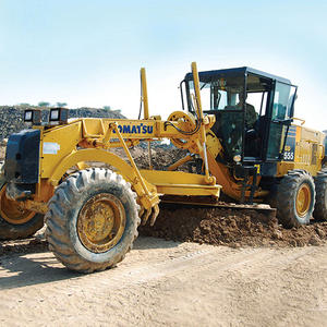 Motoniveladora Komatsu Económica con Sistema Hidráulico Avanzado y Ripper Resistente, Ideal para Trabajos Pesados de Movimiento de Tierras y Carreteras - Product Image 2