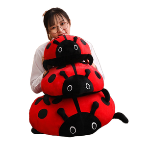 Adorable Peluche de Mariquita, Insecto de Peluche Suave, Cojín de Respaldo, Regalo Personalizado con Material de Peluche y Nailon - Product Image 1