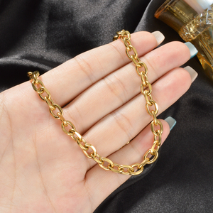 Colliers personnalisés élégants, brillants, plats, entrelacés, robustes, en acier inoxydable plaqué or 18 carats, pour femmes, pour cérémonies, occasions décontractées et fêtes, durables. - Product Image 3