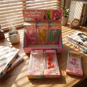 Neue längliche Wagashi-ähnliche handgemachte Gummi-Quetschbälle mit Erdbeer-Eiswürfel-Designs für endlosen Stressabbau - Product Image 1