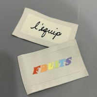 Étiquettes tissées personnalisées colorées avec logo, découpées au laser, étiquettes tissées à coudre, étiquettes d'entretien tissées, étiquettes de marque tissées pour vêtements et accessoires