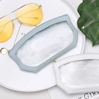 Étuis à lunettes en PVC et en cuir à la mode pochettes de rangement universelles pour lunettes de soleil pour l'extérieur