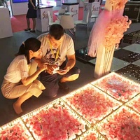 Cermin Led Portabel Lantai Dansa Putih Dekorasi Pernikahan Acara dengan Bunga