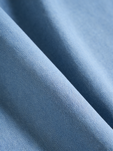 Pantalon décontracté en jean doux pour femme, coupe large, taille élastique avec cordon de serrage, coupe ample avec poches - Product Image 3