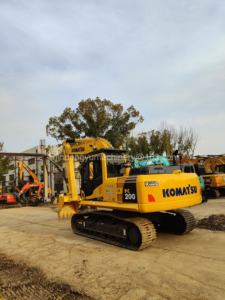 รถขุดตีนตะขาบ Komatsu PC200 PC220 มือสองจากญี่ปุ่น สภาพ 99% ใหม่ น้ำหนัก 20 ตัน พร้อมมอเตอร์ เครื่องยนต์ เกียร์ ปั๊ม และลูกปืน - Product Image 6
