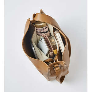 Sac seau personnalisé haut de gamme au design moderne, sac à main en cuir pour femme, sac à bandoulière rétro tendance - Product Image 4