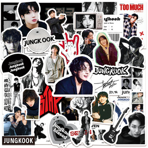 50 pièces/ensemble Bangtan garçons V Taehyung PVC autocollant KPOP idole groupe INS décoratif bagages papier pour la décoration de la maison autocollants - Product Image 6