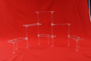 Expositor Acrílico Transparente de Tres Niveles en Forma de U, Estilo Moderno, Portátil y Premium, para Joyería/Cosméticos/Billeteras, para Uso en Escritorio o Estante - Product Image 2