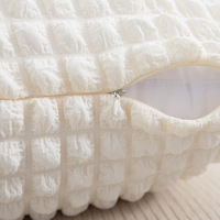 Nouveauté : Housses de coussin et oreillers de canapé minimalistes, matelassés et à carreaux, de couleur unie
