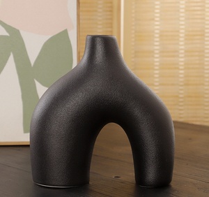 <span class=keywords><strong>Set</strong></span> di Vasi in Ceramica Opaca Nera con Design Astratto Nordico Moderno, Scultura Decorativa per Casa, Design Traforato per Soggiorno - Product Image 4