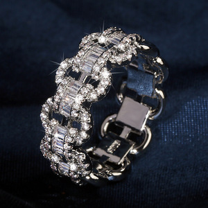 Anello dal Design a Fascia Larga, Stile Classico, Anello da Dito per Donne - Product Image 1
