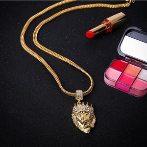 <span class=keywords><strong>Ciondolo</strong></span> da uomo alla moda <span class=keywords><strong>con</strong></span> testa di <span class=keywords><strong>leone</strong></span> Hip-Hop in lega <span class=keywords><strong>con</strong></span> corona placcata in oro <span class=keywords><strong>con</strong></span> diamanti Design unico alla moda della <span class=keywords><strong>collana</strong></span> - Product Image 3