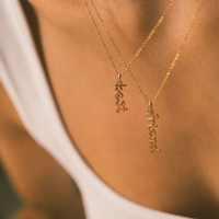 Collar con Nombre Vertical Hecho a Mano de EManco, Colgante con Letra de Firma, Placa con Nombre en Letra Cursiva, Joyería de Acero Inoxidable