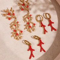 Boucles d'Oreilles en Acier Inoxydable Plaqué Or 18 Carats Design Personnalisé Perles de Corail Rouge Marine Irrégulières