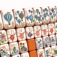 Expédition immédiate : Ensemble de Mahjong américain de luxe 160 pièces, tuiles en acrylique 7 couches exquisément sculptées, motif personnalisé « Walk With Me »