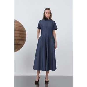 Robe midi en jean pour femme, bleu marine, silhouette évasée, tissu respirant, design simple - Product Image 3