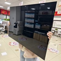 Panneau d'affichage mural en plexiglas rigide brillant avec impression UV personnalisée en acrylique noir pour la publicité de marque en supermarché